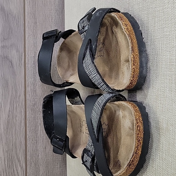 Birkenstock Black and Gray Strappy Sandals Sz 38 L7 M5 - Picture 2 of 11